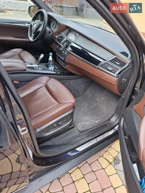 Позашляховик / Кросовер BMW X5 2011 в Чернівцях