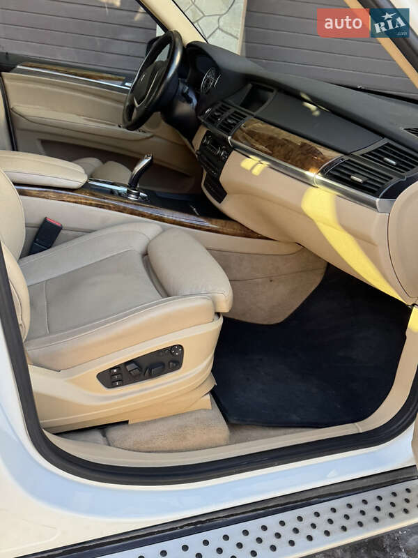 Внедорожник / Кроссовер BMW X5 2010 в Ивано-Франковске