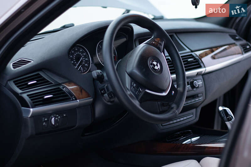 Позашляховик / Кросовер BMW X5 2012 в Києві фото 13 Позашляховик / Кросовер BMW X5 2012 в Києві