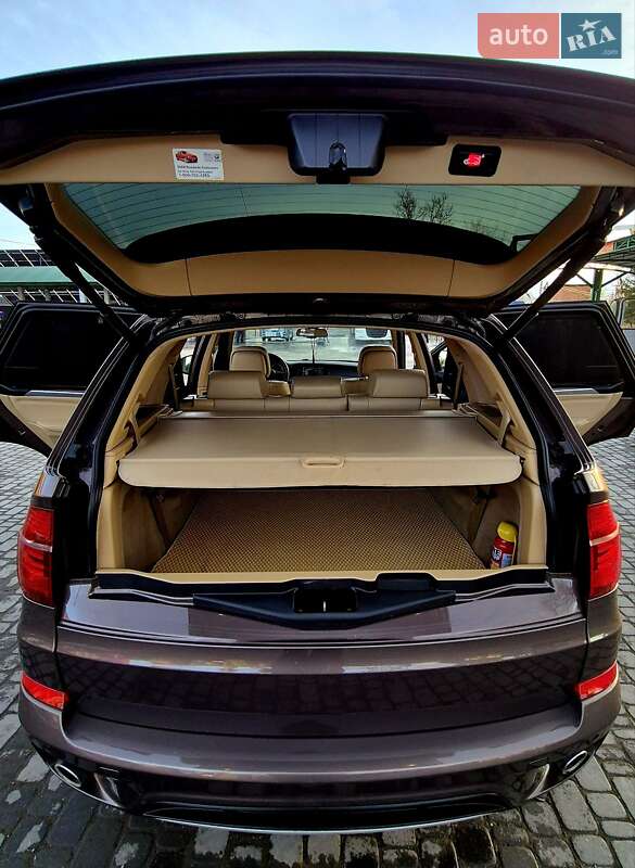 Внедорожник / Кроссовер BMW X5 2012 в Черновцах