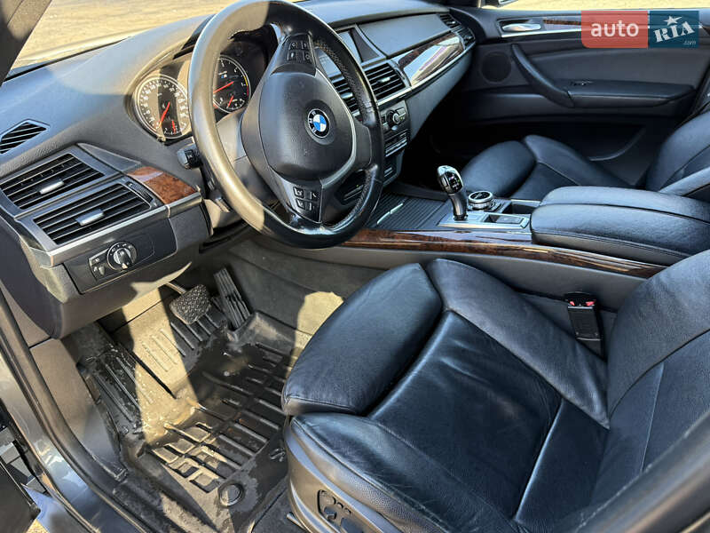 Внедорожник / Кроссовер BMW X5 2010 в Хмельницком