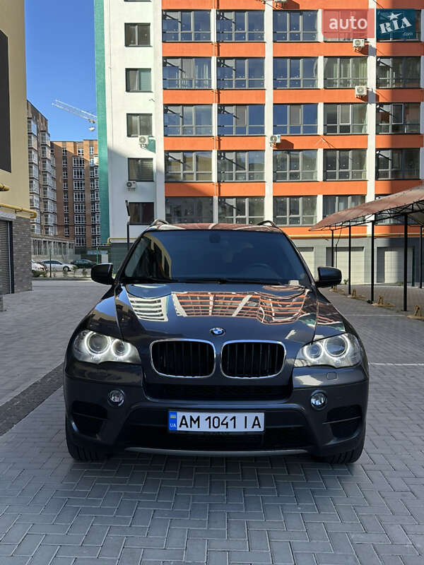 Внедорожник / Кроссовер BMW X5 2010 в Житомире