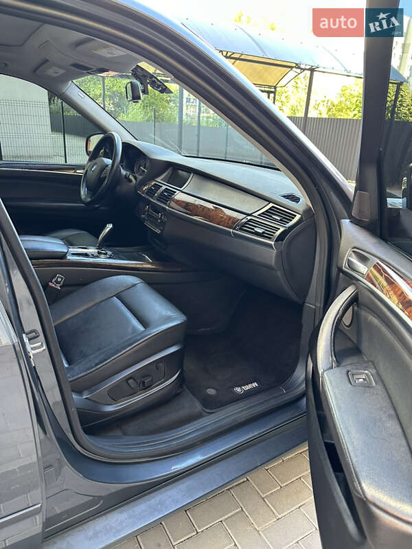 Внедорожник / Кроссовер BMW X5 2010 в Житомире