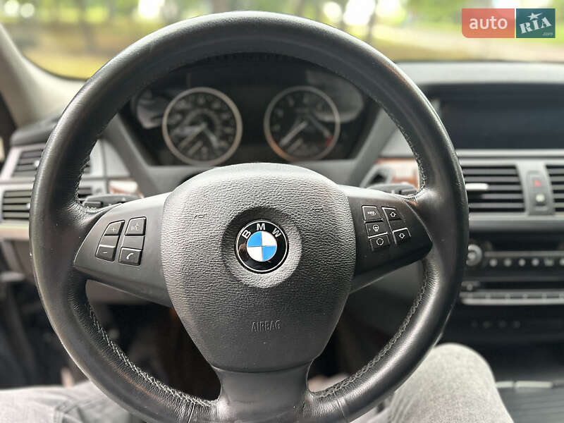 Внедорожник / Кроссовер BMW X5 2010 в Житомире