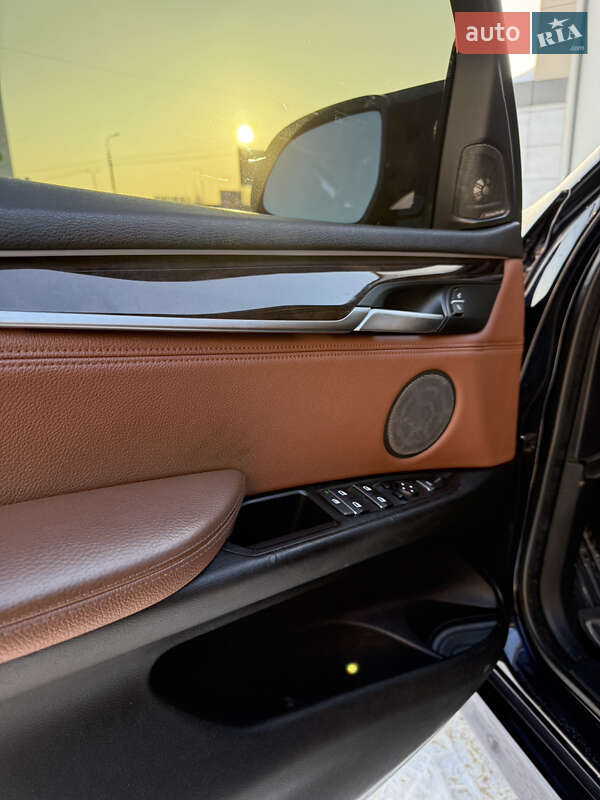 Внедорожник / Кроссовер BMW X5 2015 в Ровно