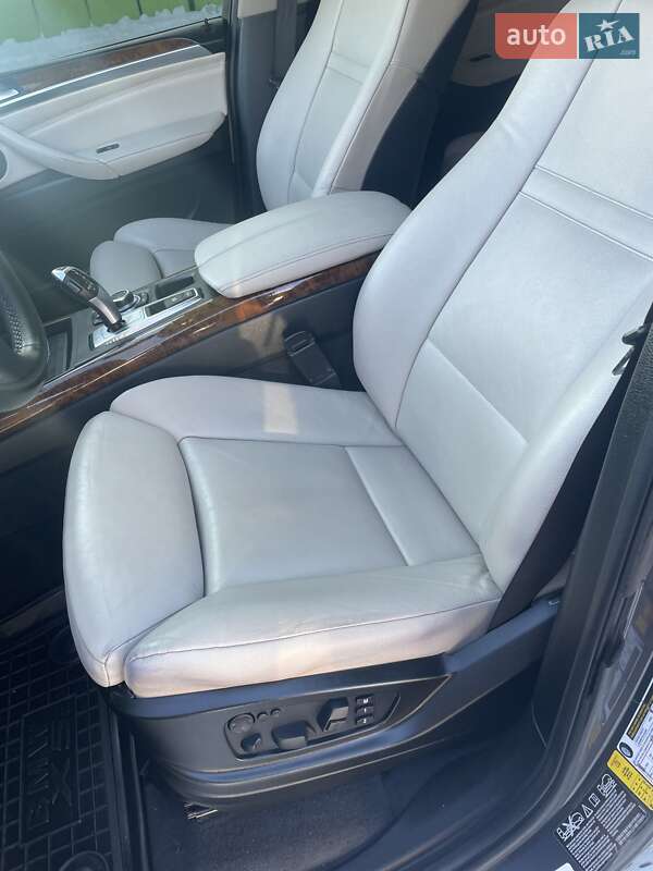 Внедорожник / Кроссовер BMW X5 2012 в Ковеле