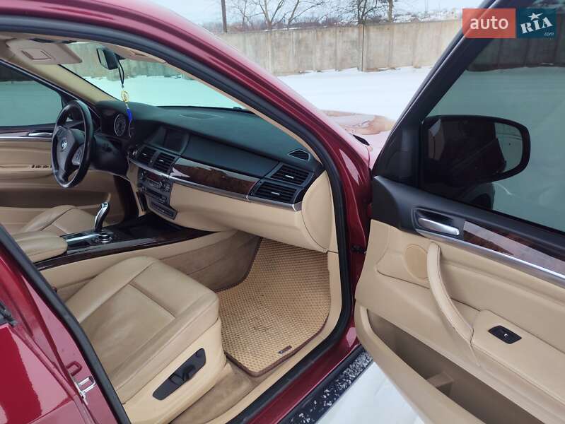 Внедорожник / Кроссовер BMW X5 2010 в Козове