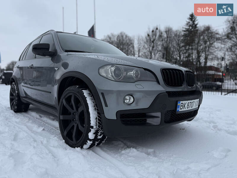 Внедорожник / Кроссовер BMW X5 2010 в Ровно