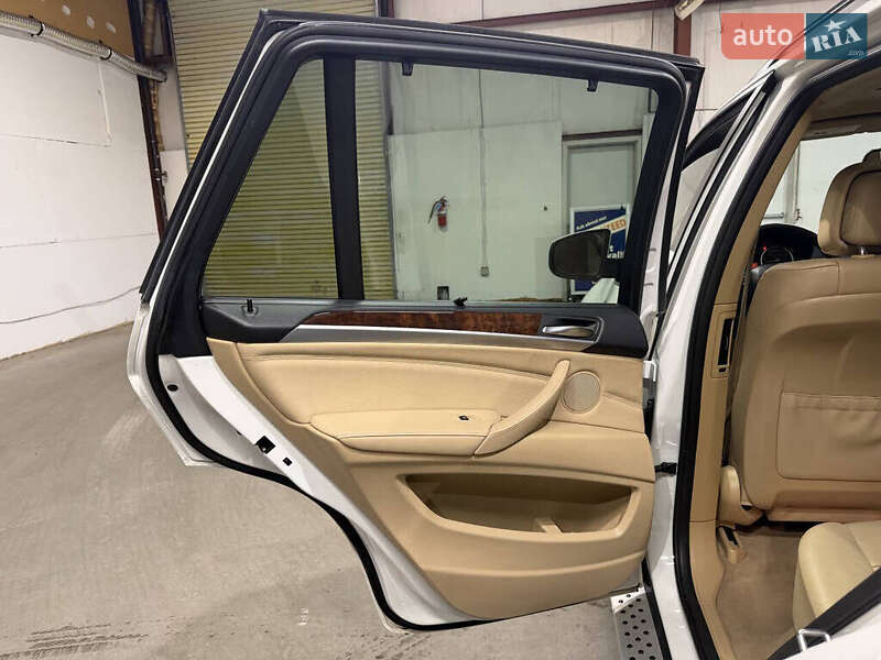 Позашляховик / Кросовер BMW X5 2012 в Львові