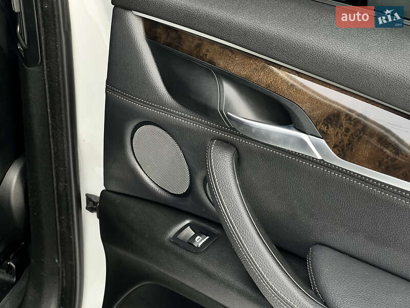 Внедорожник / Кроссовер BMW X5 2016 в Киеве