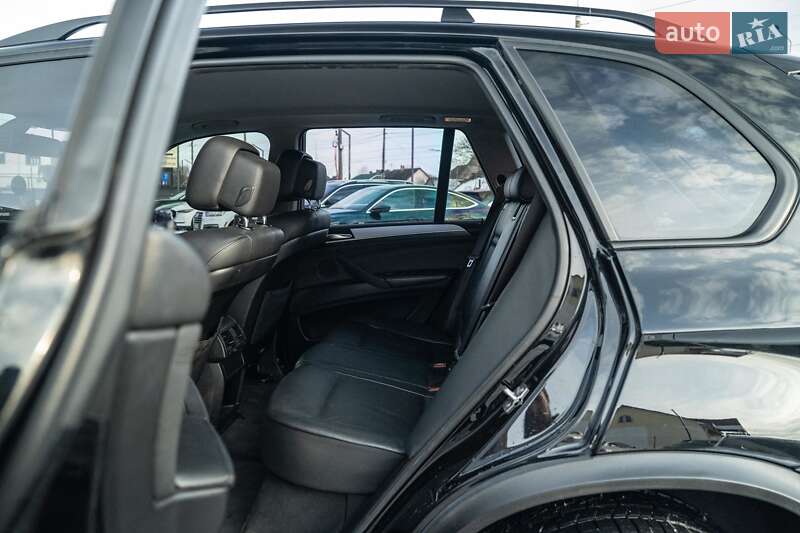 Позашляховик / Кросовер BMW X5 2011 в Чернівцях