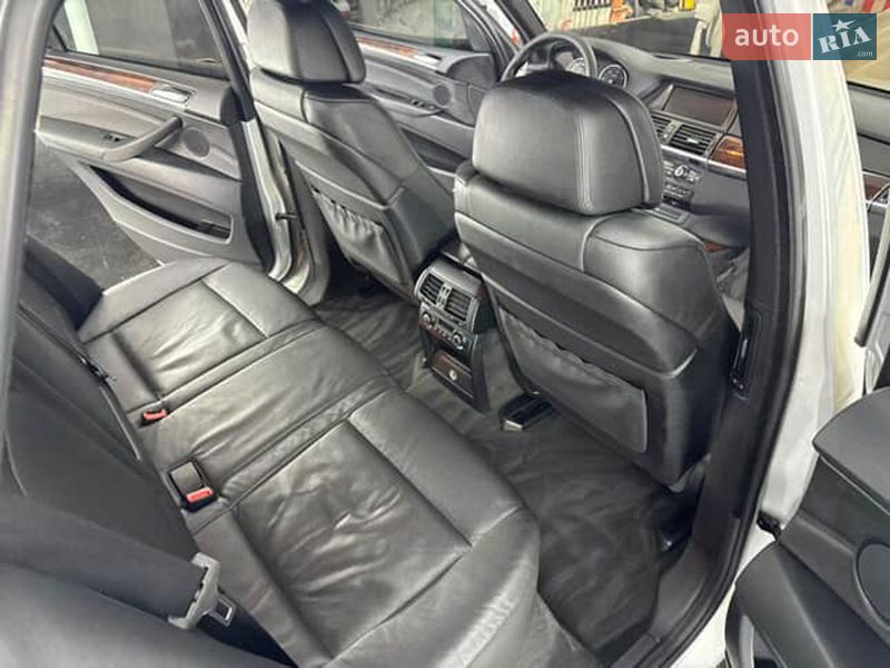 Позашляховик / Кросовер BMW X5 2008 в Чернівцях