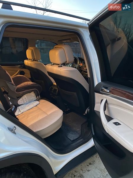 Внедорожник / Кроссовер BMW X5 2011 в Хотине
