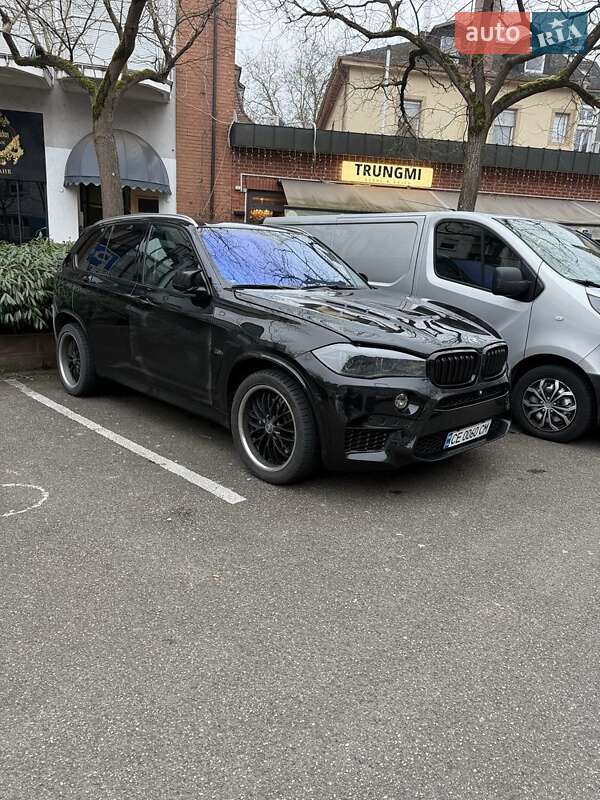 Позашляховик / Кросовер BMW X5 2015 в Чернівцях