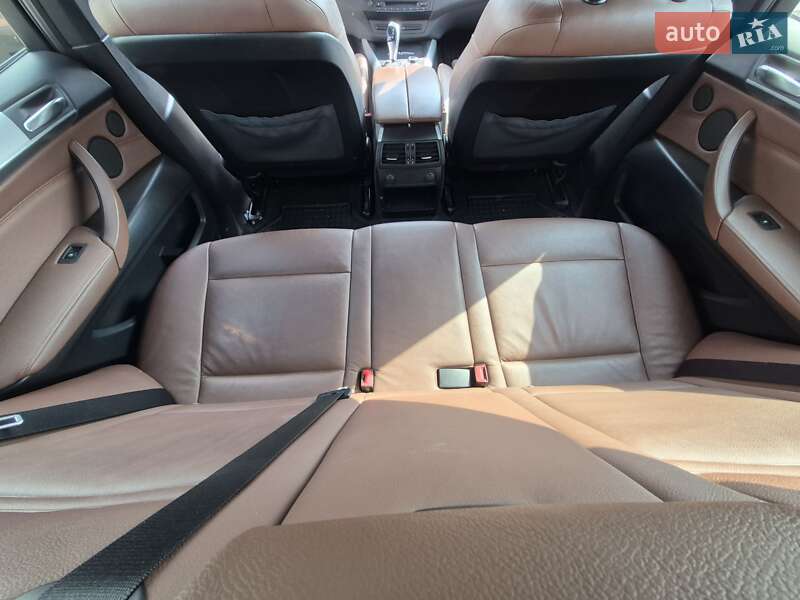 Внедорожник / Кроссовер BMW X5 2011 в Костополе