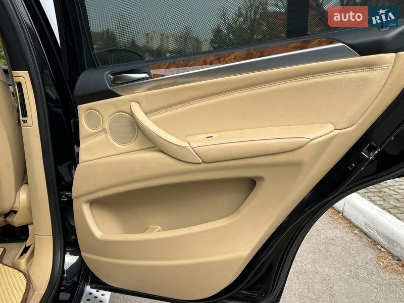 Внедорожник / Кроссовер BMW X5 2010 в Ровно