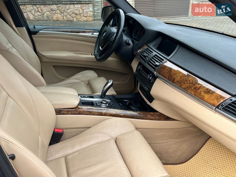 Внедорожник / Кроссовер BMW X5 2010 в Ровно