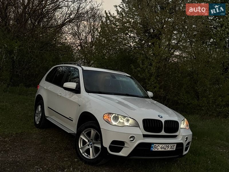 Позашляховик / Кросовер BMW X5 2012 в Чернівцях