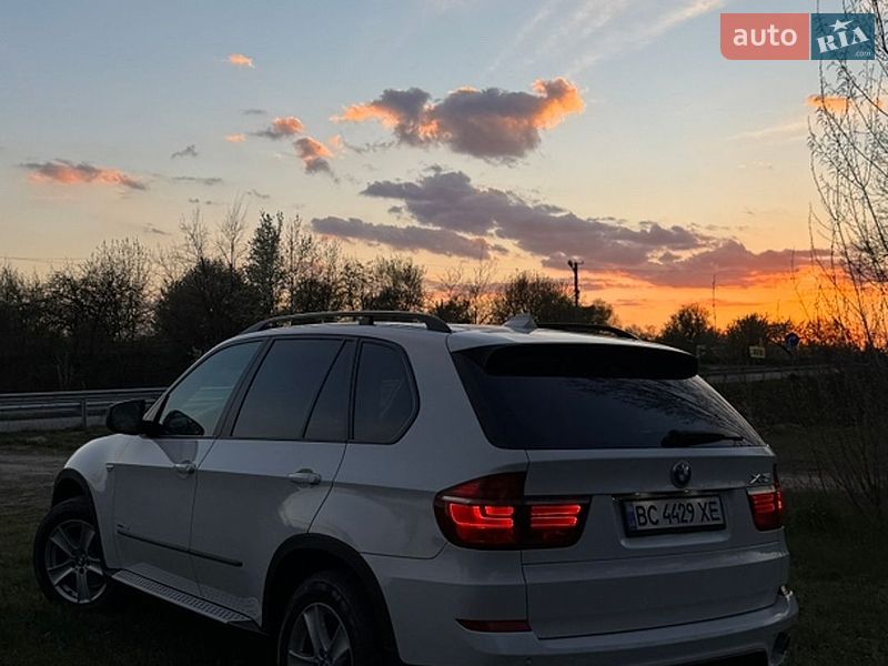 Позашляховик / Кросовер BMW X5 2012 в Чернівцях