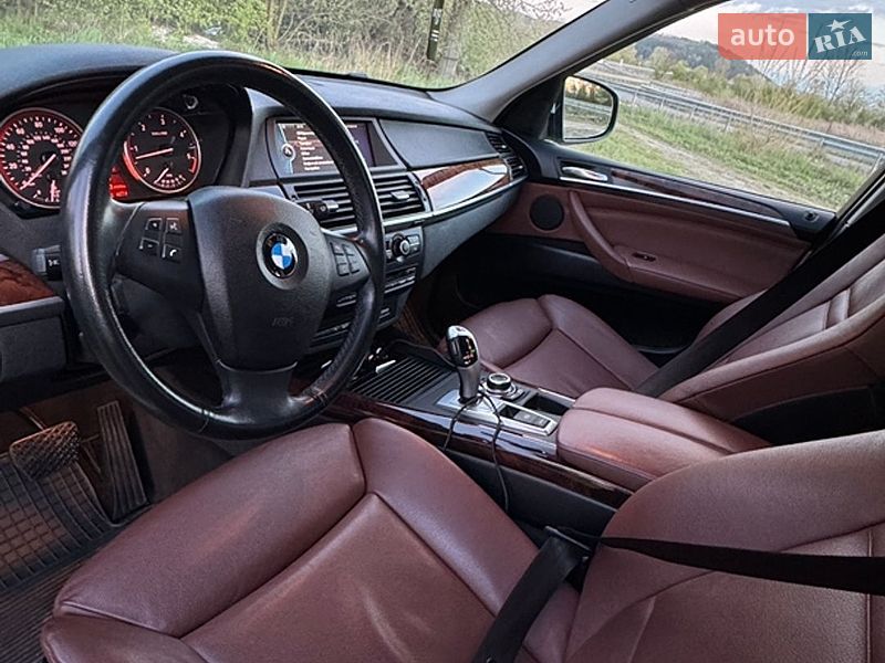 Позашляховик / Кросовер BMW X5 2012 в Чернівцях