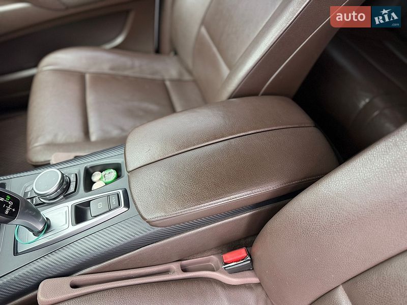 Внедорожник / Кроссовер BMW X5 2010 в Звягеле