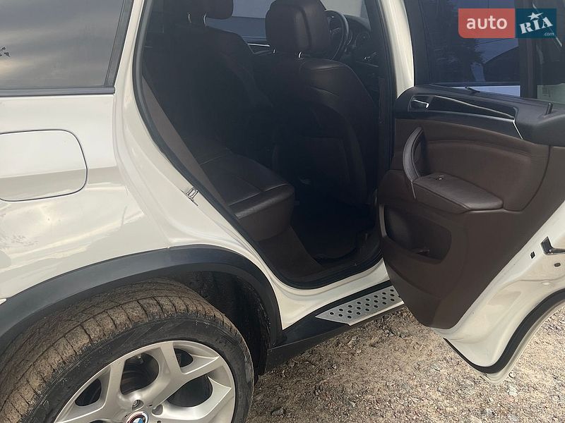 Позашляховик / Кросовер BMW X5 2012 в Києві