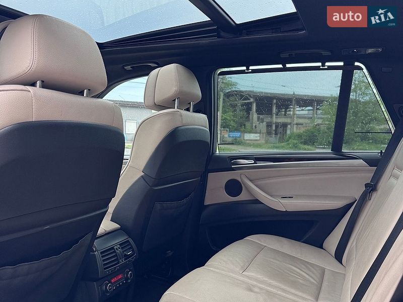Позашляховик / Кросовер BMW X5 2012 в Чернівцях