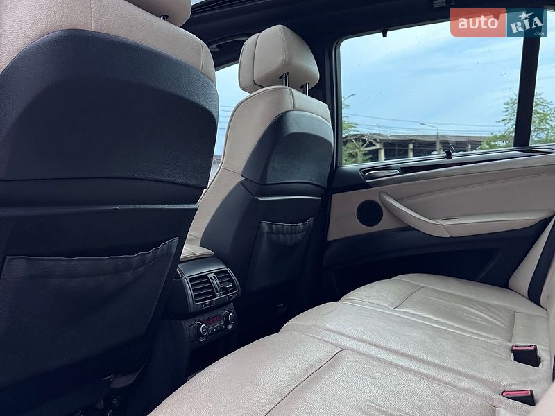 Позашляховик / Кросовер BMW X5 2012 в Чернівцях