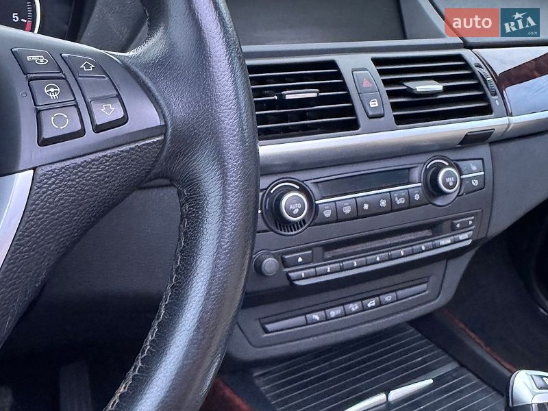 Позашляховик / Кросовер BMW X5 2012 в Чернівцях
