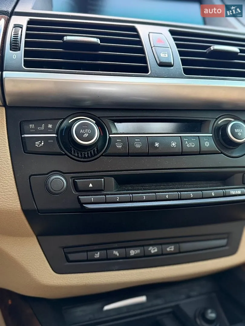2010 BMW X5 - мініатюра 10