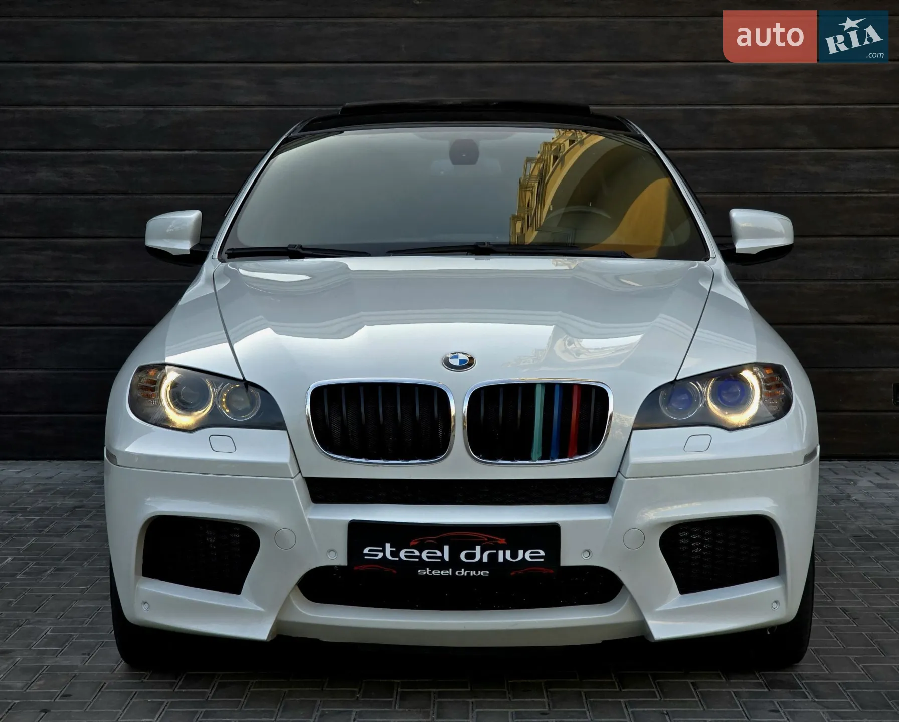 2010 BMW X6 M - мініатюра 3