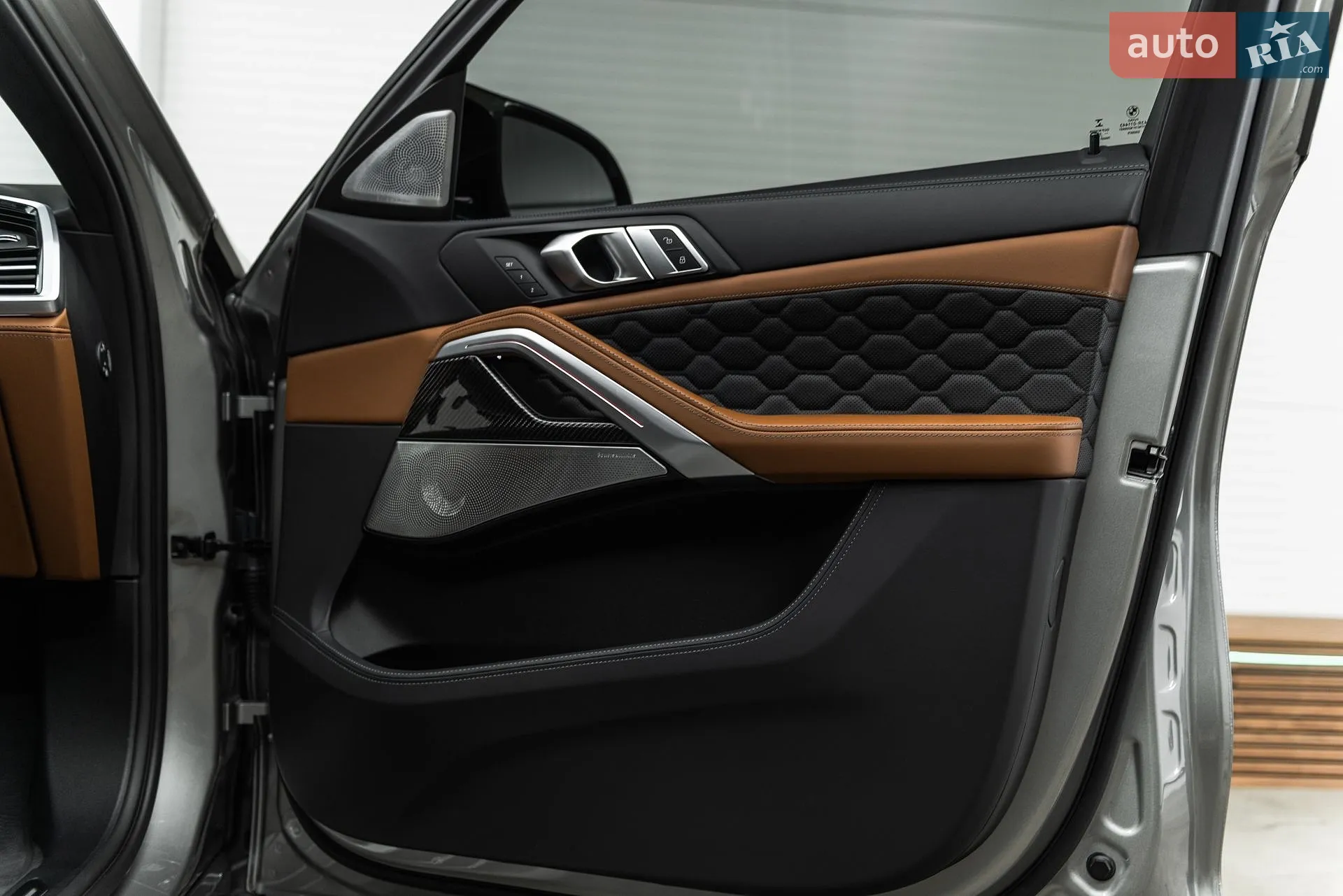 2022 BMW X6 M - мініатюра 37