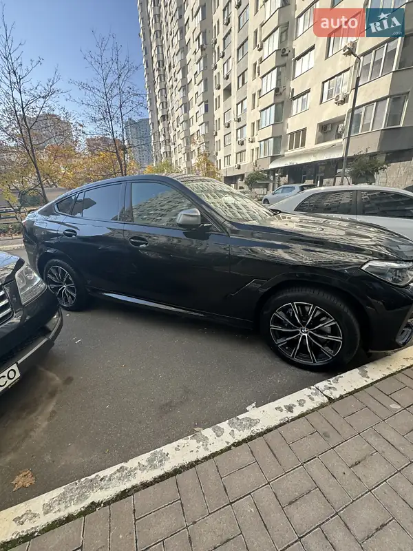 Позашляховик / Кросовер BMW X6 2022 в 