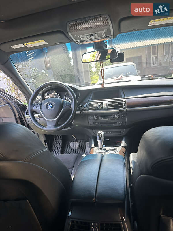 Внедорожник / Кроссовер BMW X6 2012 в Черновцах