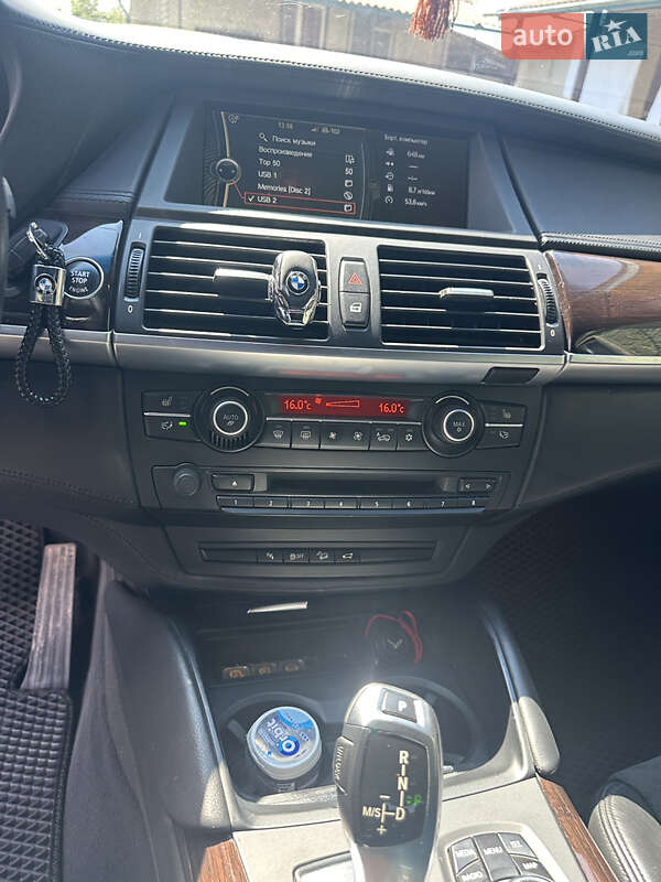 Внедорожник / Кроссовер BMW X6 2012 в Черновцах