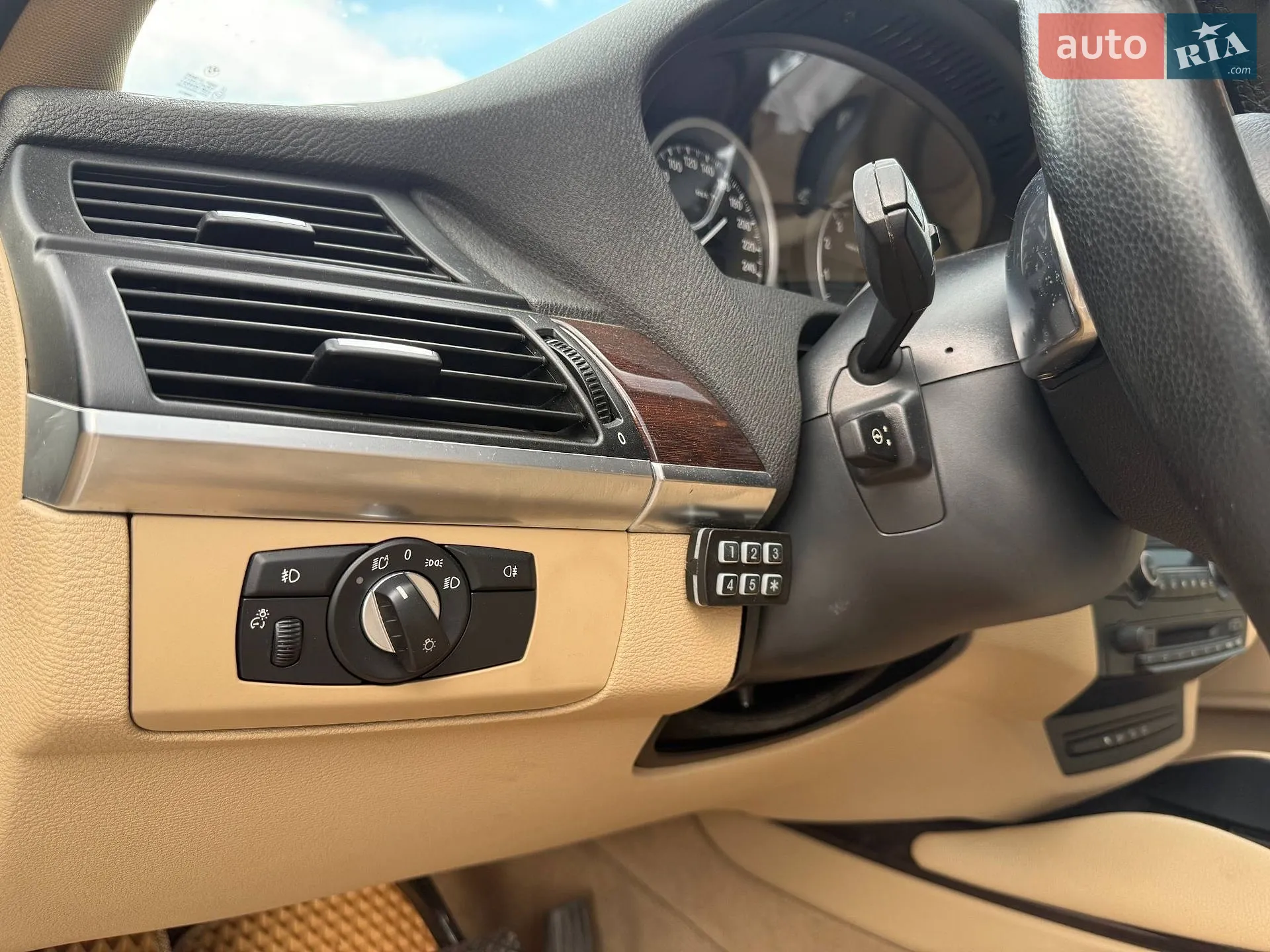 2010 BMW X6 - мініатюра 12