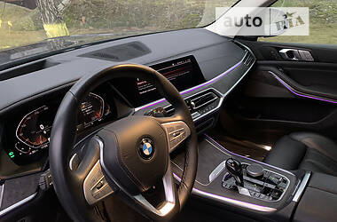 Позашляховик / Кросовер BMW X7 2020 в 