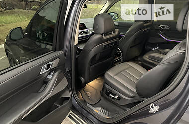 Позашляховик / Кросовер BMW X7 2020 в 