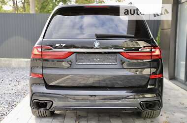 Позашляховик / Кросовер BMW X7 2022 в 
