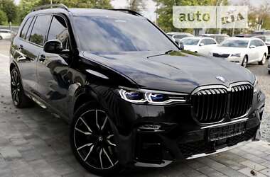 Позашляховик / Кросовер BMW X7 2022 в 