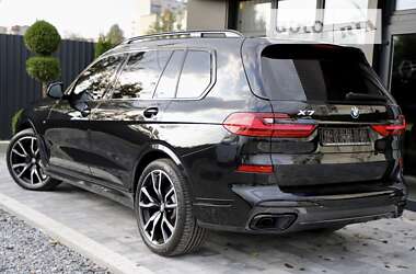 Позашляховик / Кросовер BMW X7 2022 в 