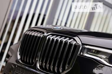 Позашляховик / Кросовер BMW X7 2022 в 