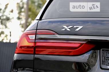 Позашляховик / Кросовер BMW X7 2022 в 
