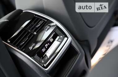 Позашляховик / Кросовер BMW X7 2022 в 