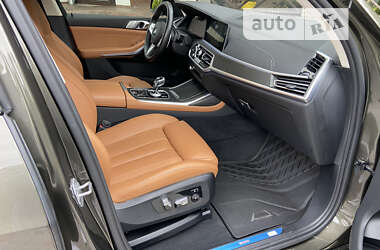 Позашляховик / Кросовер BMW X7 2022 в 