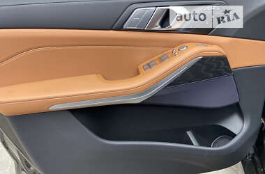 Позашляховик / Кросовер BMW X7 2022 в 