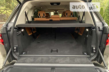 Позашляховик / Кросовер BMW X7 2022 в 