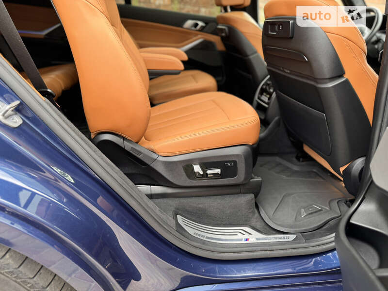 Внедорожник / Кроссовер BMW X7 2021 в Ровно