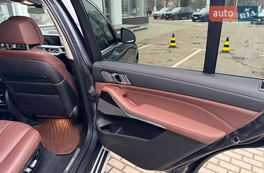 Позашляховик / Кросовер BMW X7 2020 в 