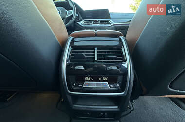 Позашляховик / Кросовер BMW X7 2020 в 